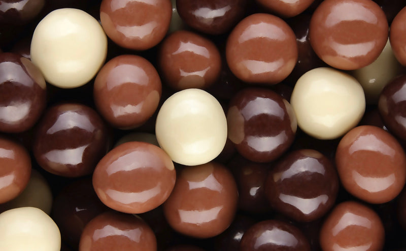 Haselnusskerne in Schokoladen Mix